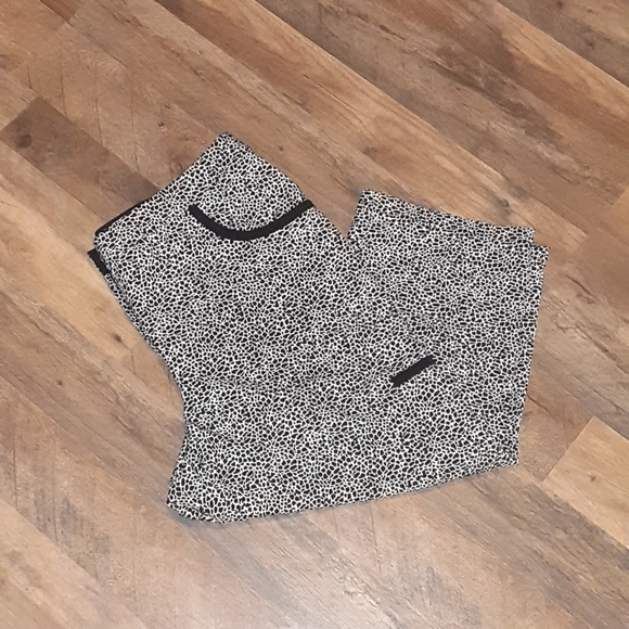 Weekends By Chico's animal print/speckled cropped pants size L 14 (2.5 chicos) - Picture 5 of 6